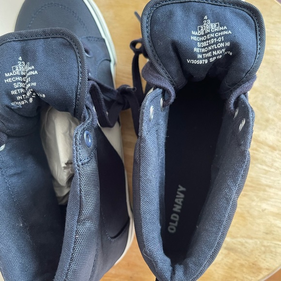 New without Tag boys sneakers size 4 - Picture 3 of 6